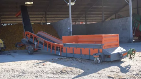 decamionneur-pour-dechargement-mais-et-cereales