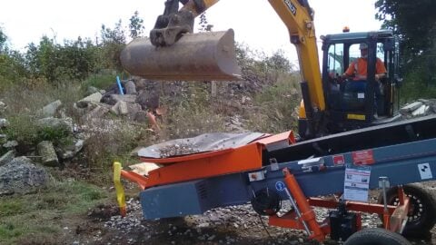 manutention-terre-gravats-sauterelle-chantier-sautec