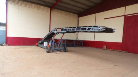 sauterelle-chargement-camions