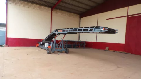 sauterelle-chargement-camions