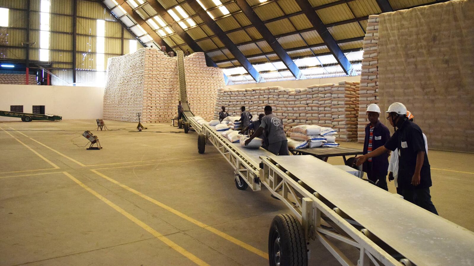 Conveying and handling of sugar bags in Africa