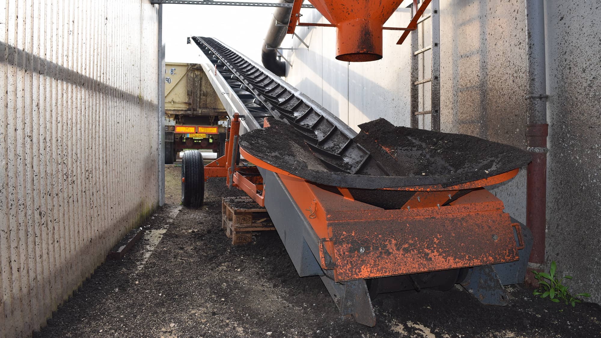 Sludge belt conveyor | SAUTEC